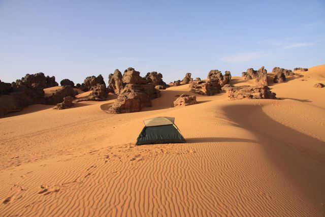 Where exacty did you park the speeder, Jimmi? -In the sand!